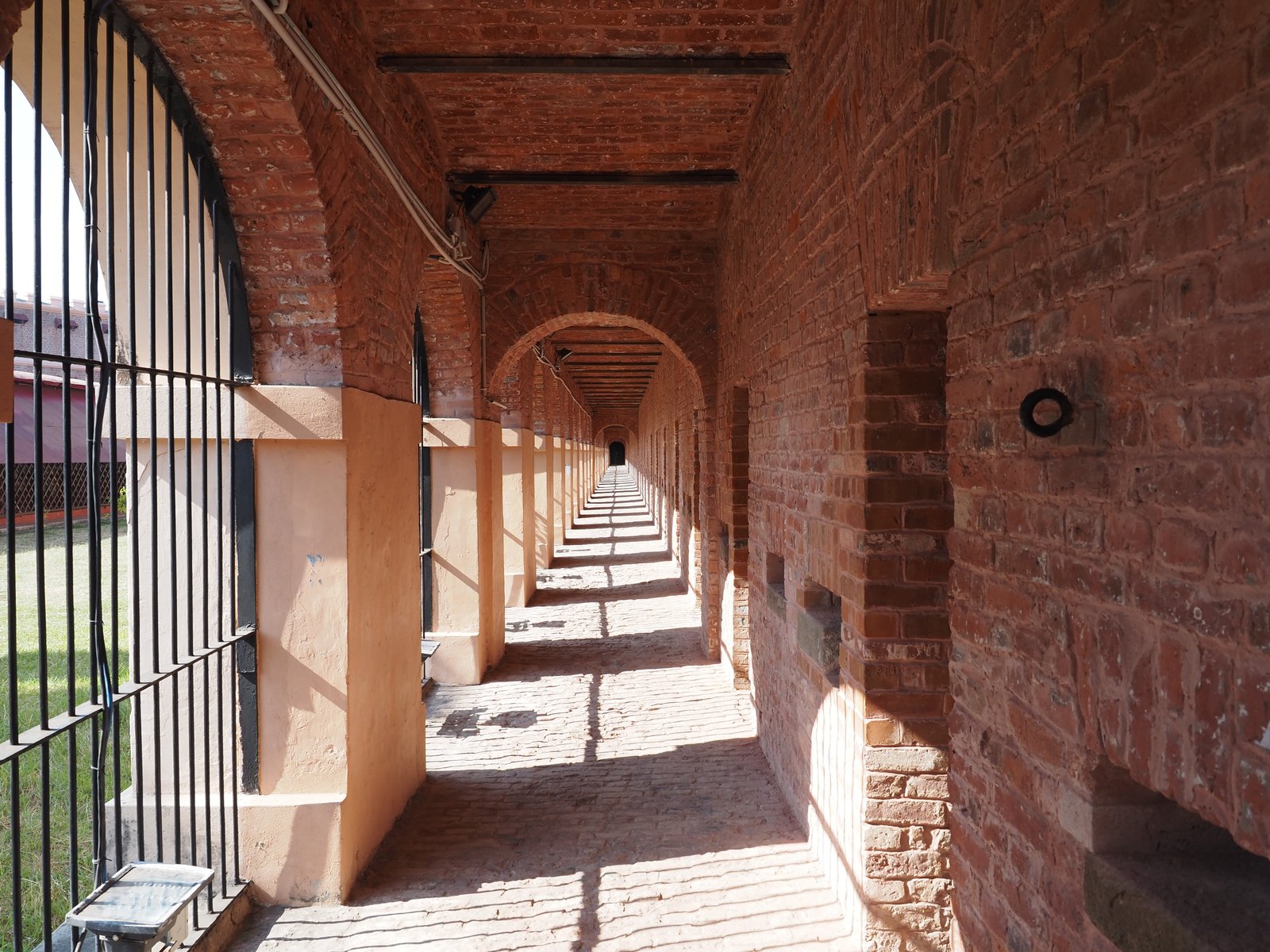 Chodba věznice Cellular Jail, Port Blair