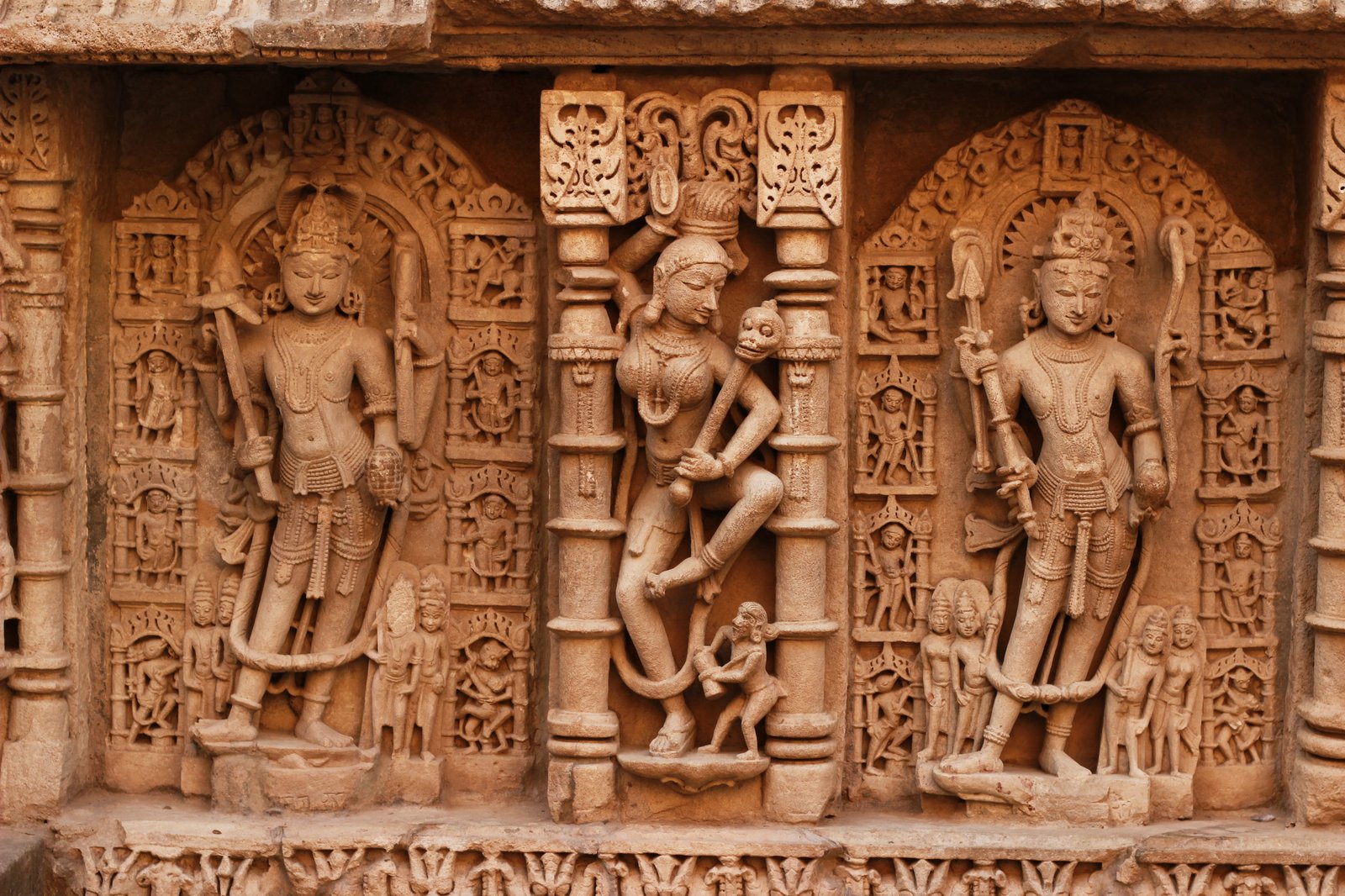 Sochařská výzdoba Rani ki Vav, Pátan