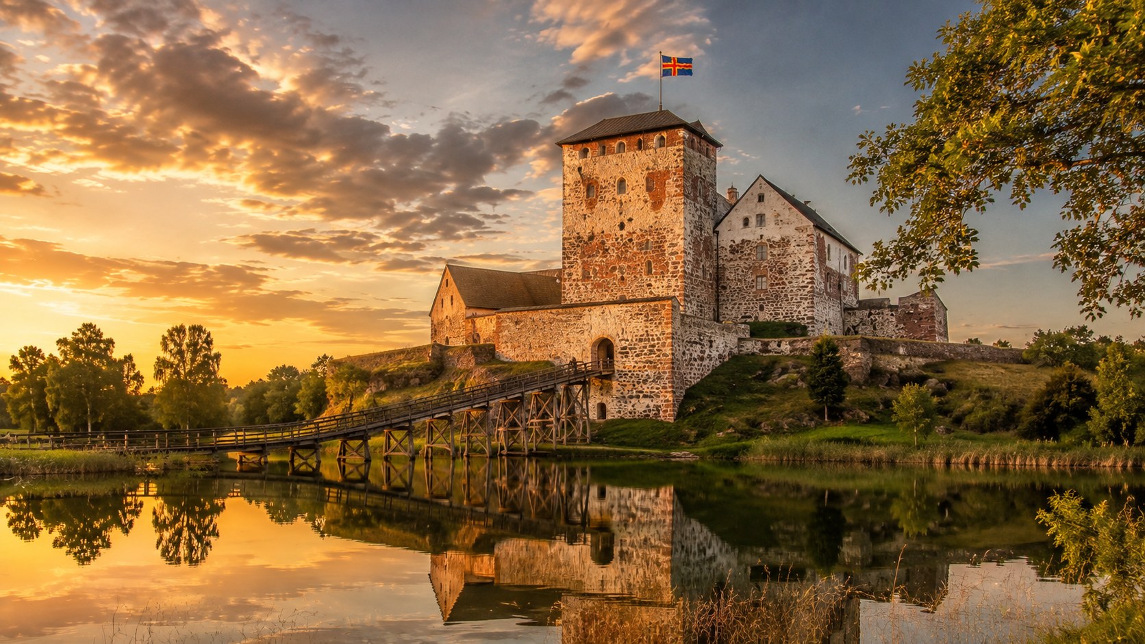 Kastelholm Castle on its islet in Kastelholmsfjärden