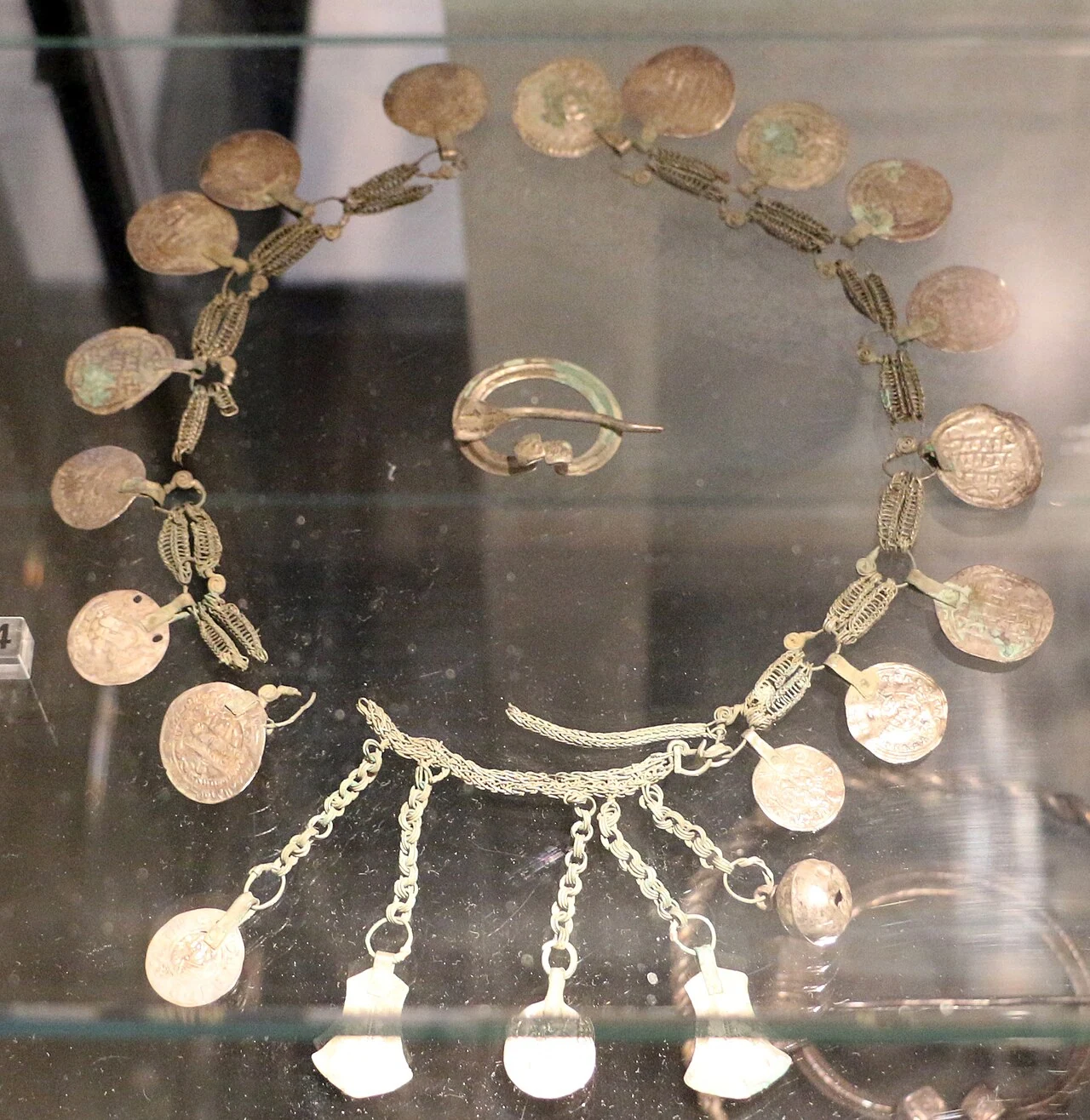 Viking-age coin jewelry from the Åland islands
