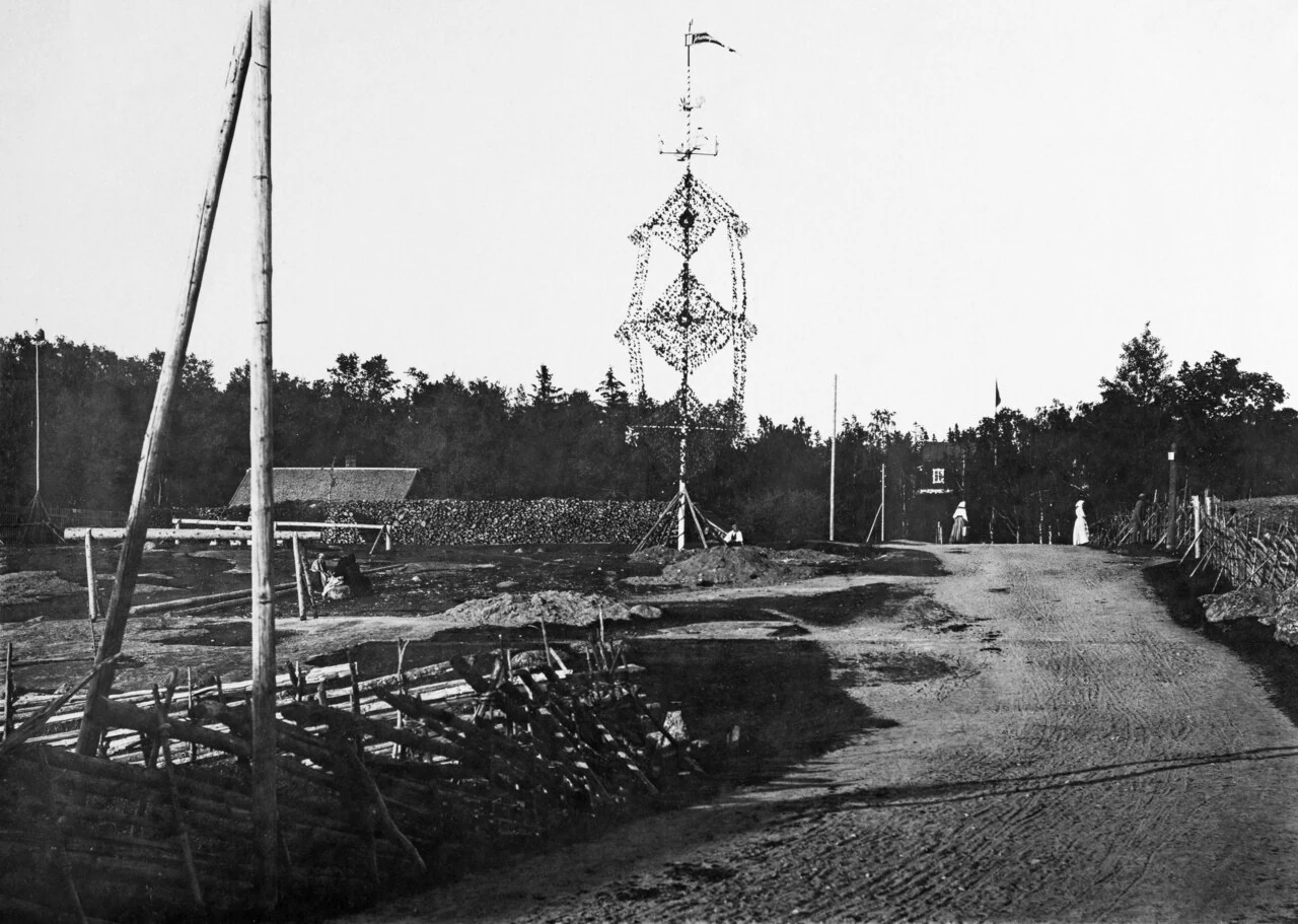 Åland midsummer pole in 1917 — archival photograph