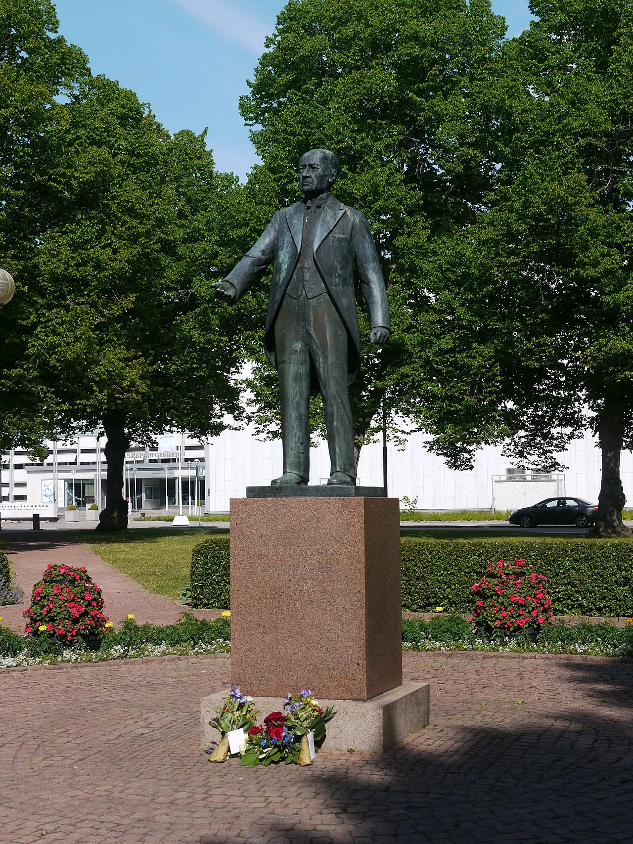 Statue of Julius Sundblom