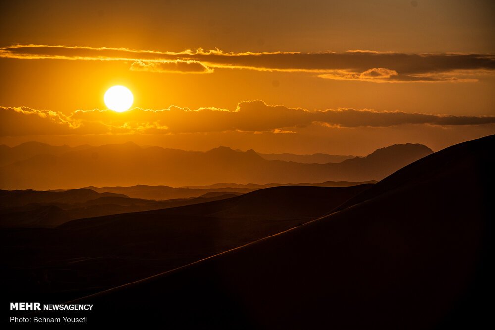 Sunset over the dunes of Rig-e Jenn in Iran's Dasht-e Kavir desert